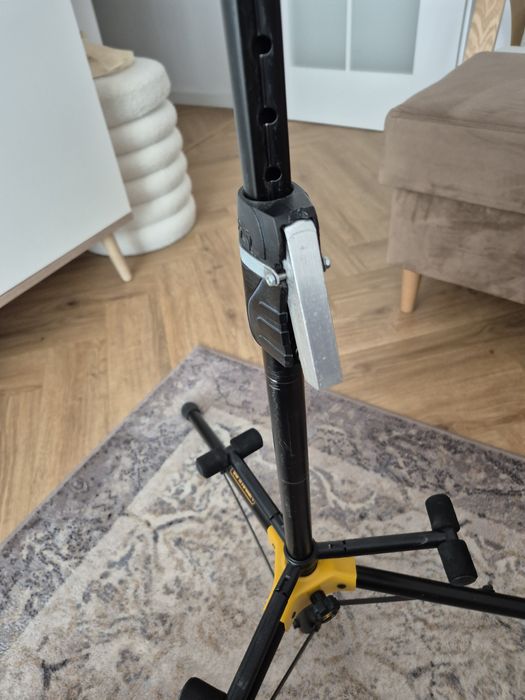 Hercules GS432B Plus statyw gitarowy na trzy gitary