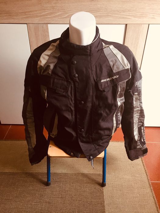 Casaco motard e capacete