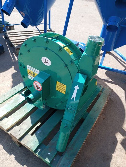 Змішувачі сухих кормів