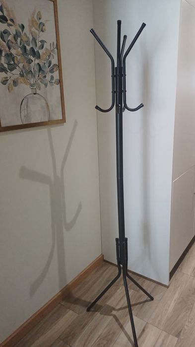 Cabide metálico de pé para casacos e roupa, preto, 49,5 x 49,5 x 169 cm (C x L x A)