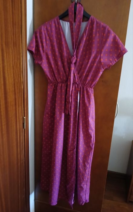 Vestido midi tamanho M rosa choc com bolinhas