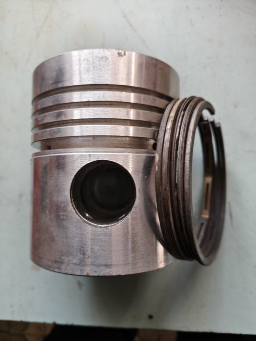 Поршень "Б" на двигун Д-144