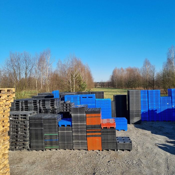 Palety plastikowe 110x110 cm - niebieska paleta