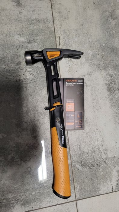 Młotek stolarski Fiskars L