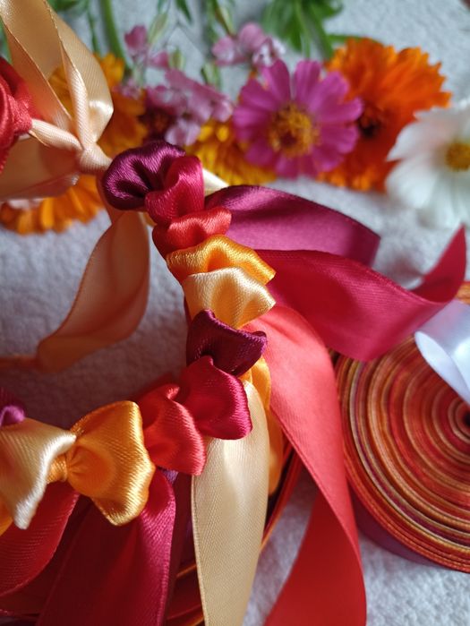 Ring oczepinowy 18 wstążek czerwony ognisty jesienny