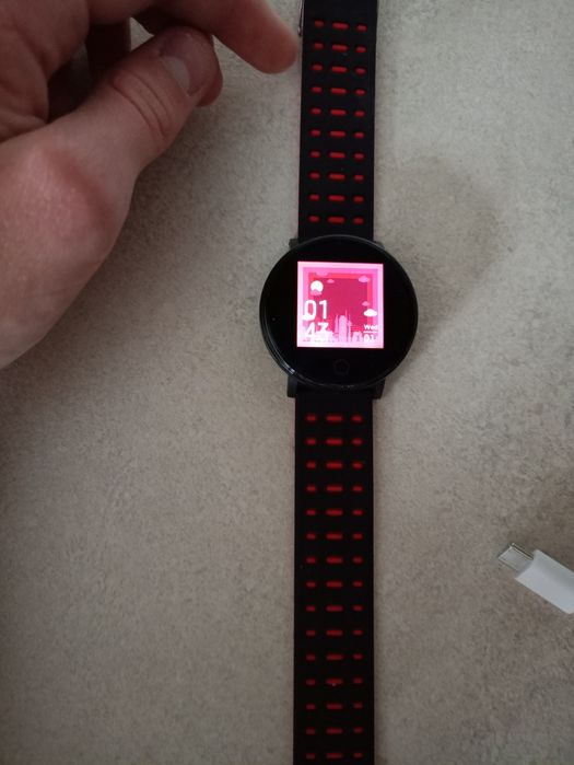 Smartwatch z ładowarką - Funkcje zdrowotne i sportowe - idealny