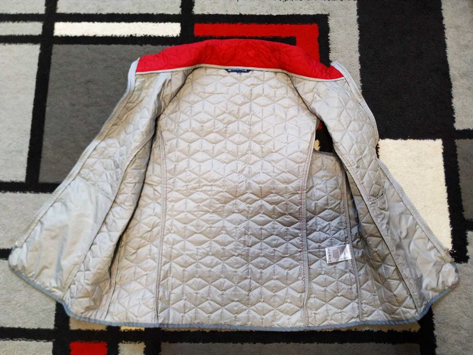 Тоненька,червона,стьобана жилетка 50-52 р