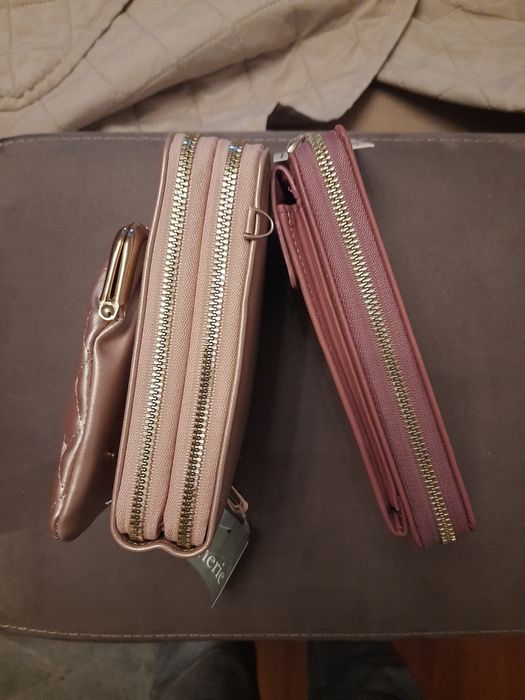 Carteira de senhora nova