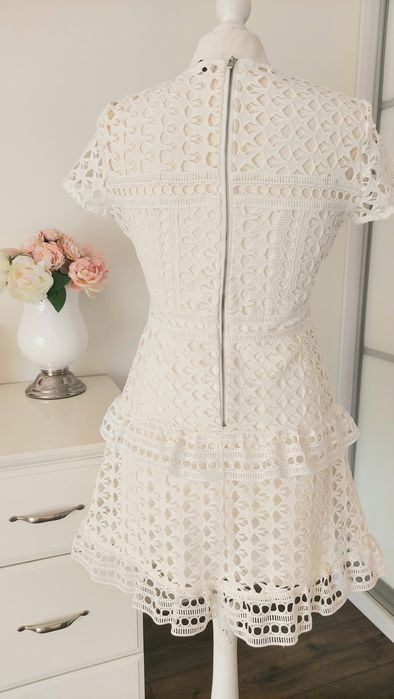 Sukienka ecru Reserved