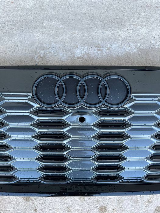 наявність! Audi Q6 E-tron 85H решітка радіатора S-line нова оригінал!