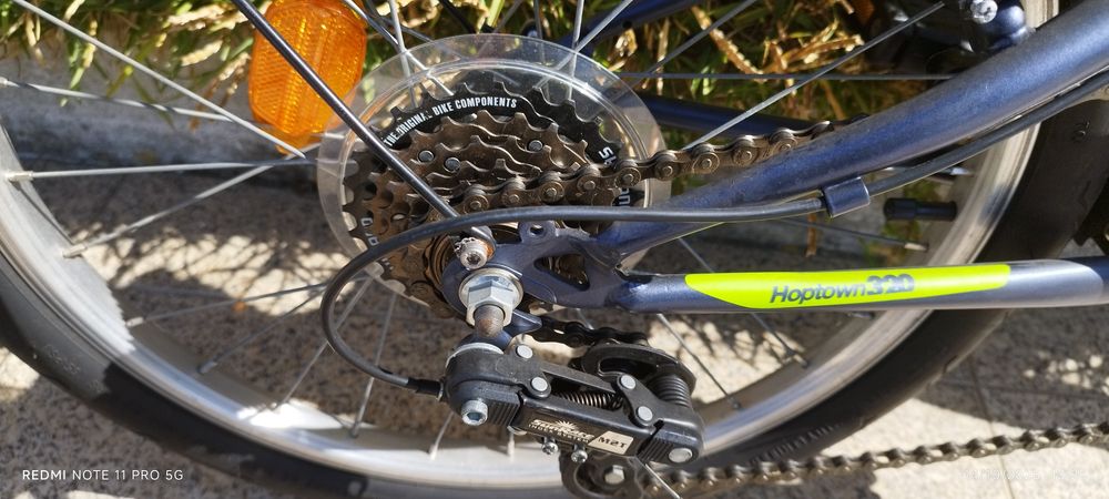 Bicicleta de partir ao meio. Está como nova. Vendo para desocupar.