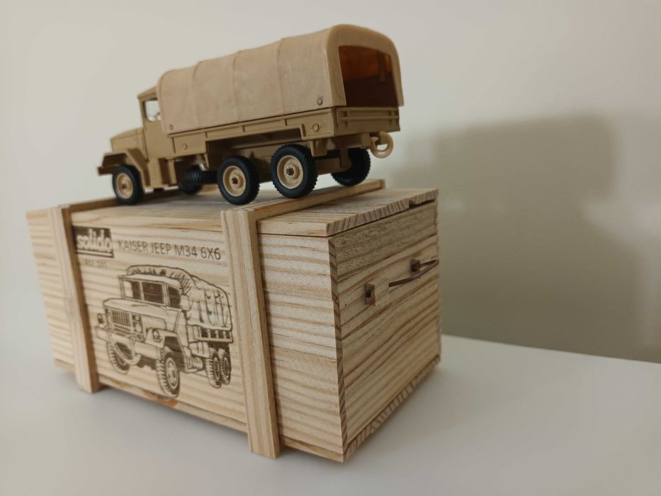 Miniatura Solido Camião Militar Kaiser Jeep M34 6x6