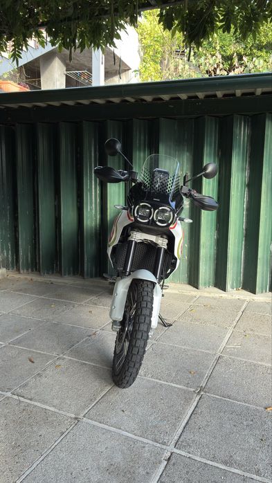 Ducati DesertX - como nova