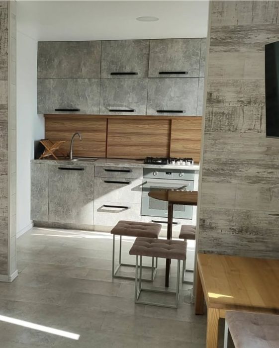 Вільна 1но кімнатна студія світло не вимикають