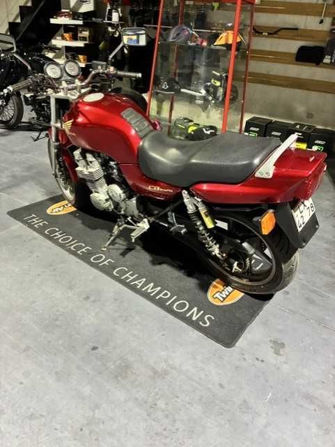 Honda CB750 Seven Fifty (1992) – Clássica Nacional com poucos quilometros
