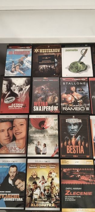 Zestaw filmy, ok. 100 filmów DVD i VCD - klasyka kina. Caly zestaw