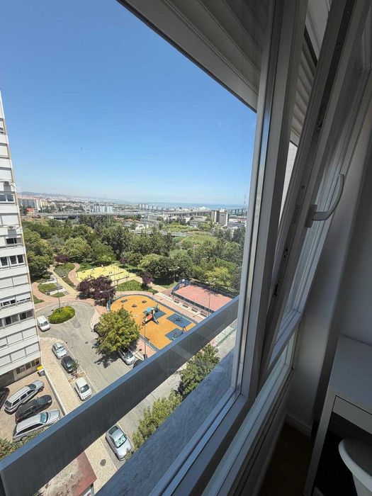Aluguer de quarto mobilado individual na Portela de Sacavém. Alugar na Portela de Sacavem