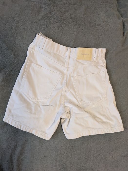 Жіночі джинсові шорти білі pull&bear