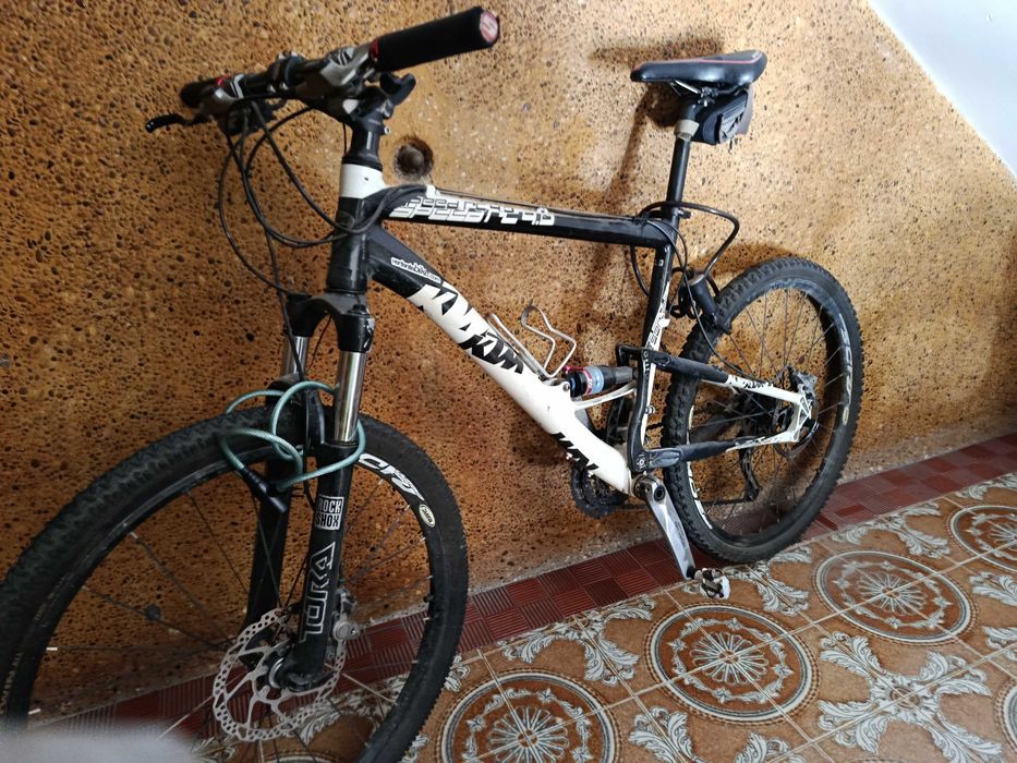 Bicicleta BTT suspenção total