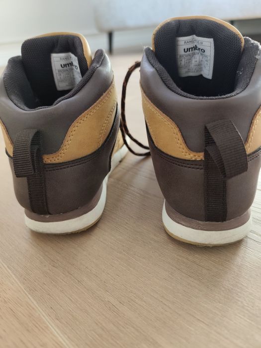 Jesienne chłopięce buty Umbro rozm.34