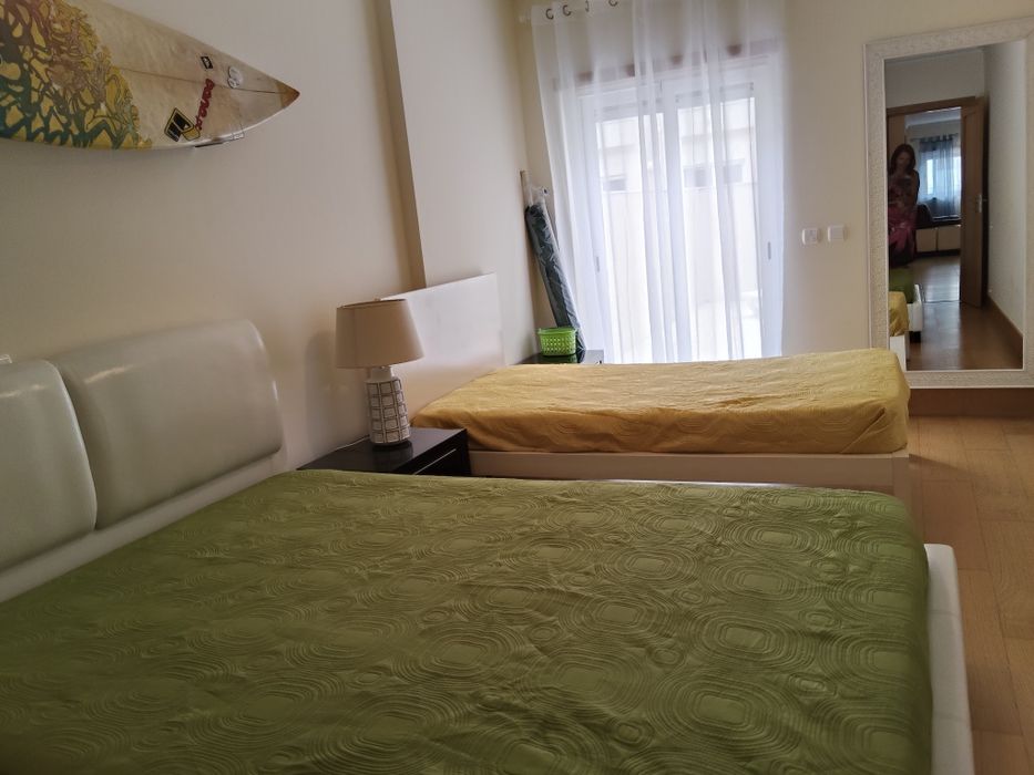Apartamento T2 na Praia da Nazaré, com vista  mar, na lateral