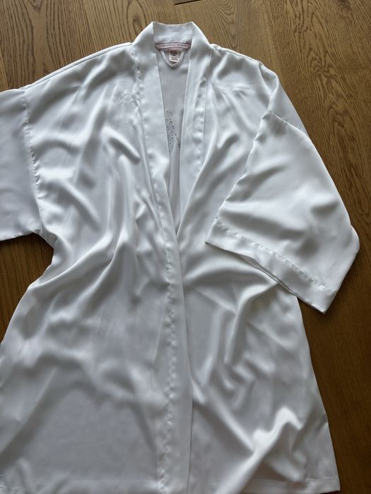 Szlafrok dla panny młodej z napisem Bride Victoria’s Secret