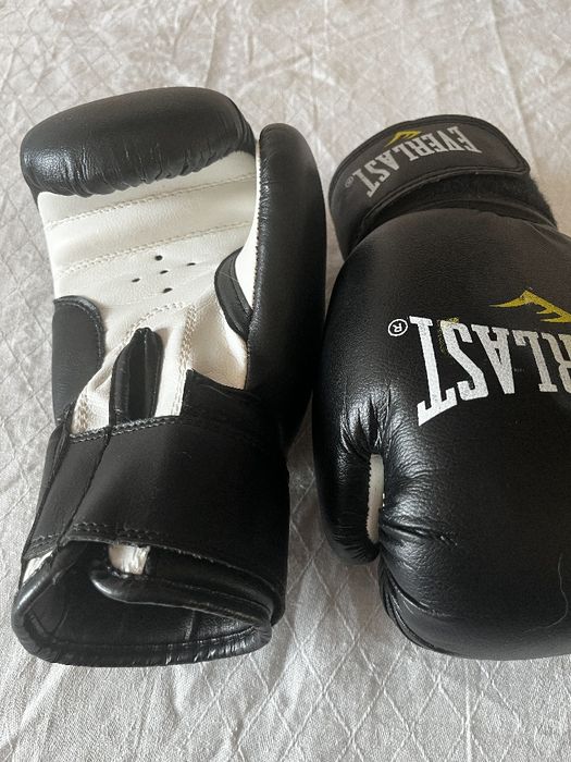 Нові боксерські рукавиці Everlast 22 oz
Продам нові боксерські рукавиц
