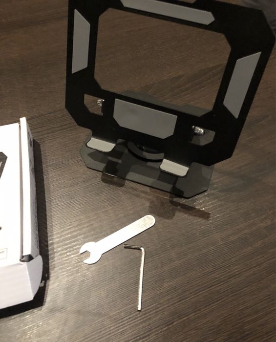 Metalowy statyw na tablet 48tknn