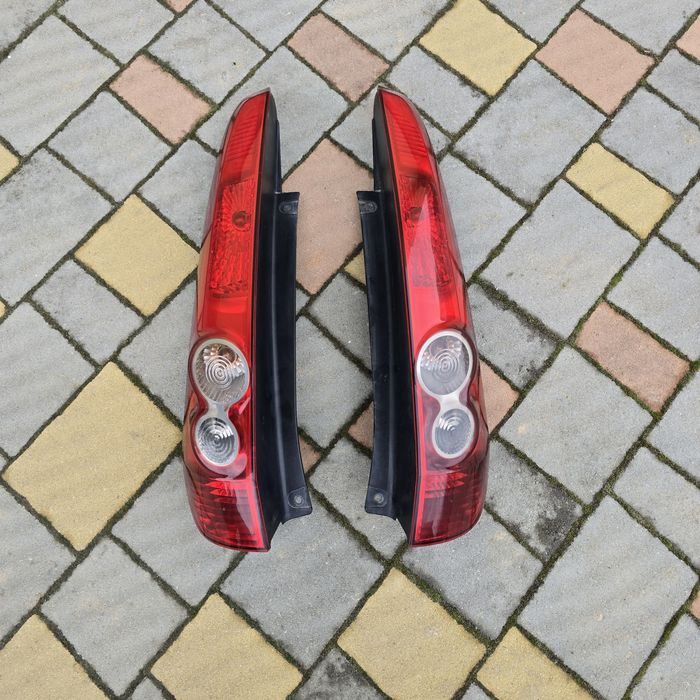 Задні ліхтарі стопи Ford Fiesta Mk5  E410876