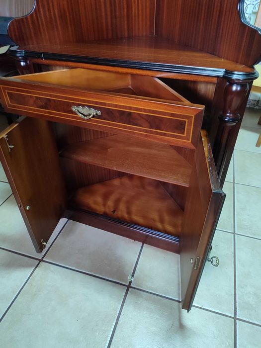 Estante / louçeiro de canto