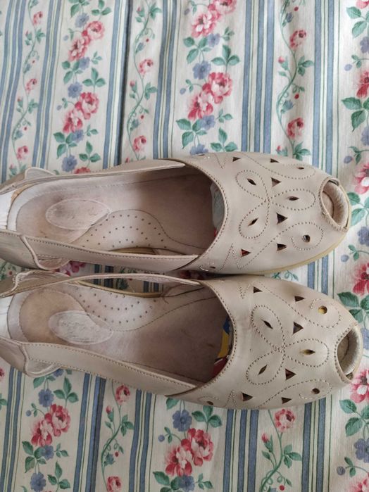 Sandália Conforto em pele cor bege tamanho 39 - Ortopédico