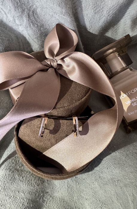 Золота сережка (одна) з діамантами