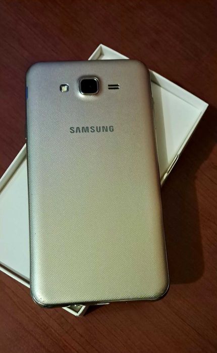 Смартфон Samsung J7 neo