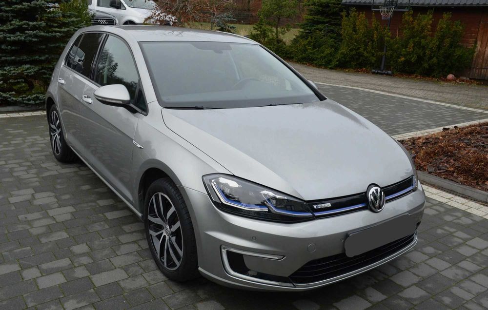Volkswagen e-Golf      2018