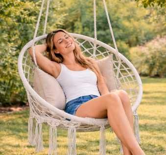 Прекрасное кресло подвесное для релакса в саду