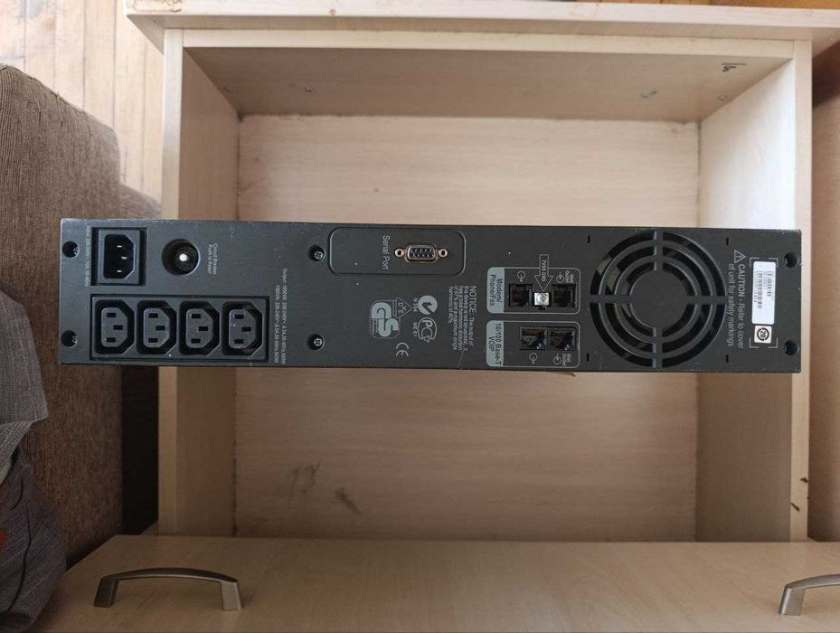 Линейно-интерактивный ИБП APC Smart-UPS 1000VA