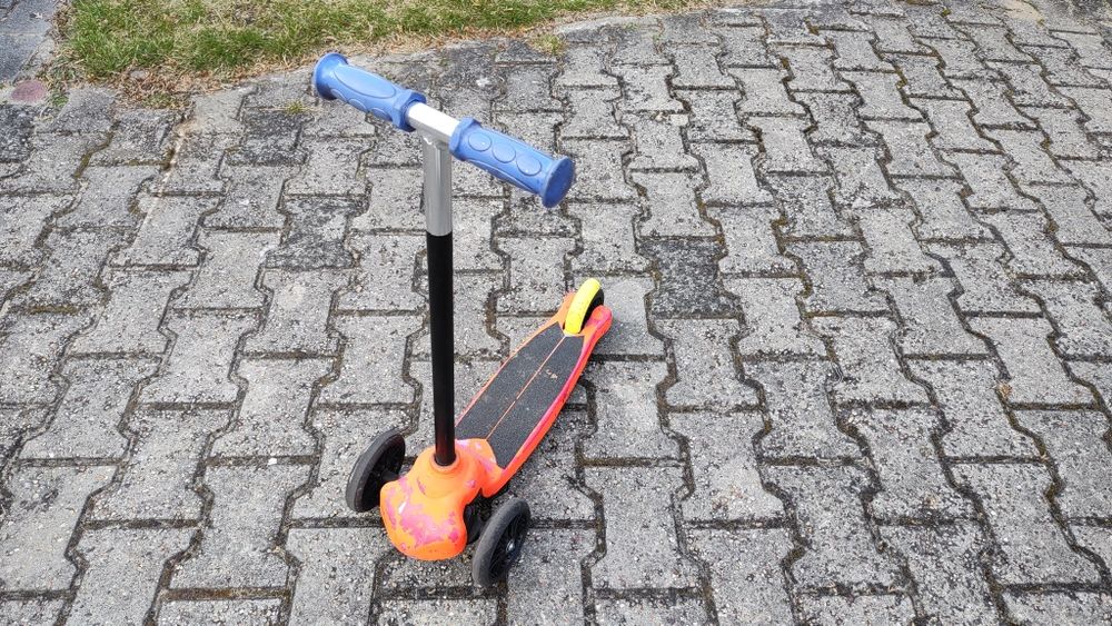 Hulajnoga trójkołowa