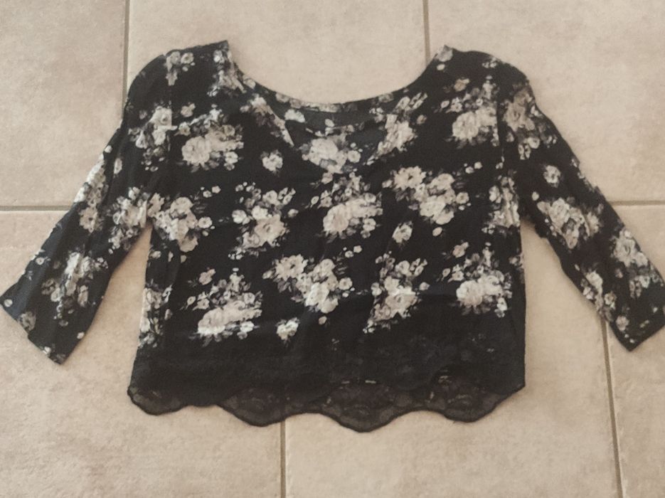 Camisola Com Flores Usada