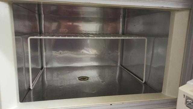 Frigorífico branco com congelador Philips Whirlpool - novo preço