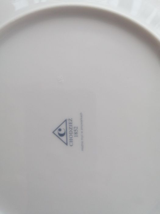 Komplet nowych talerzy Chodzież 4 sztuki