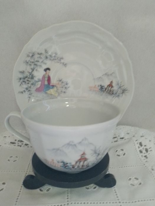 Chávena almoçadeira com pires em porcelana Coimbra