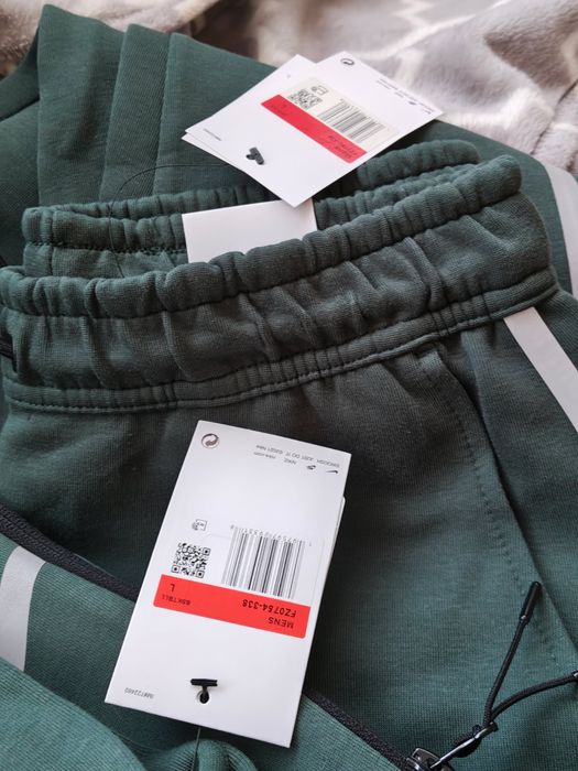 Dres Nike Tech Windrunner r. L