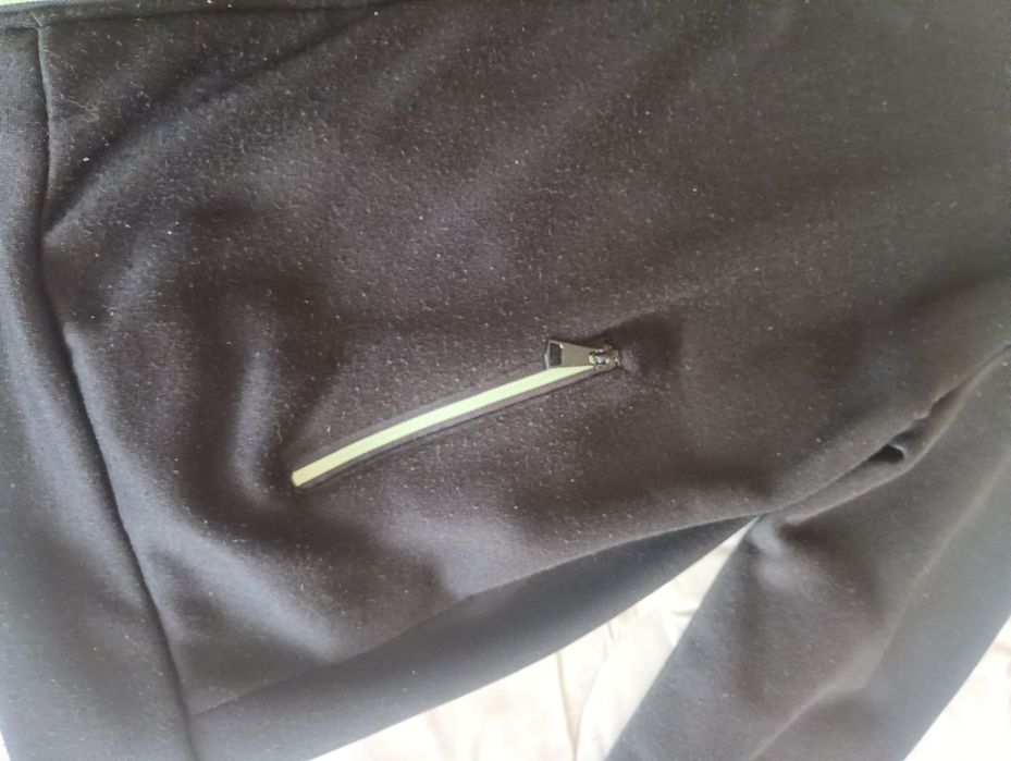 Casaco Preto com fecho verde