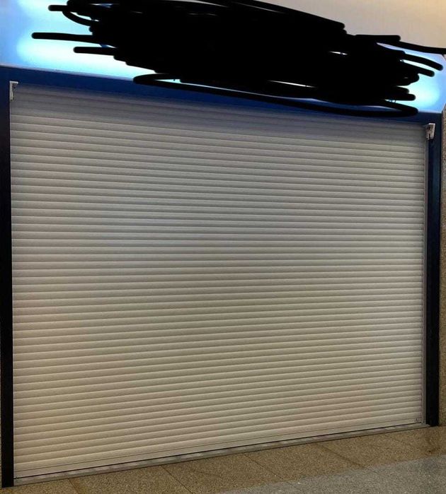 Vendo estore usado em boas condições c/ comandos rádio