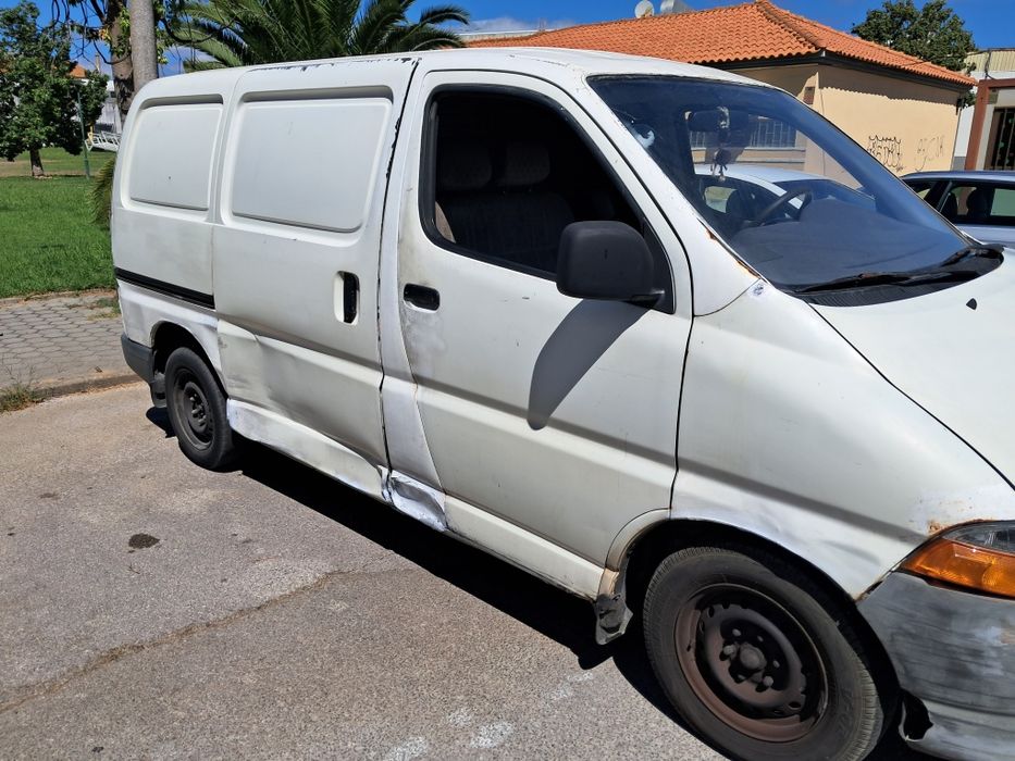 Toyota hiace 2.4d