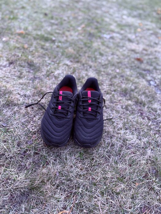 Кросівки майже нові!