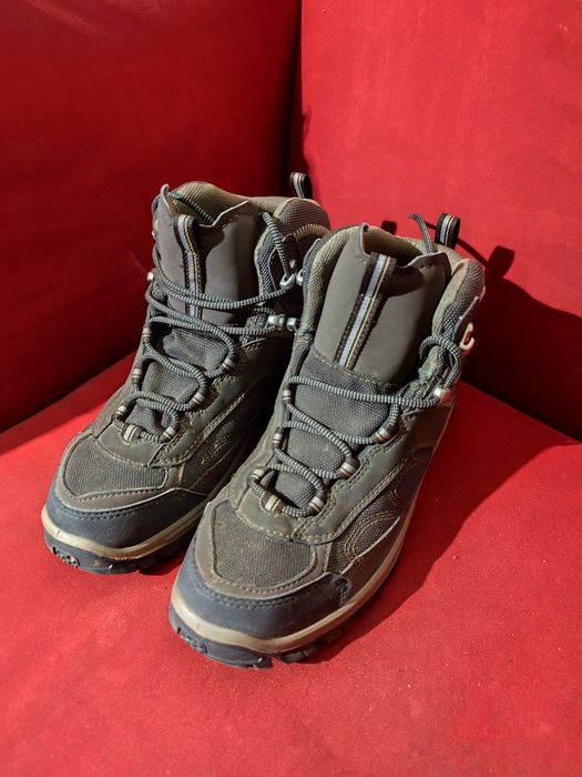 Sapatos e Botas Como Novos