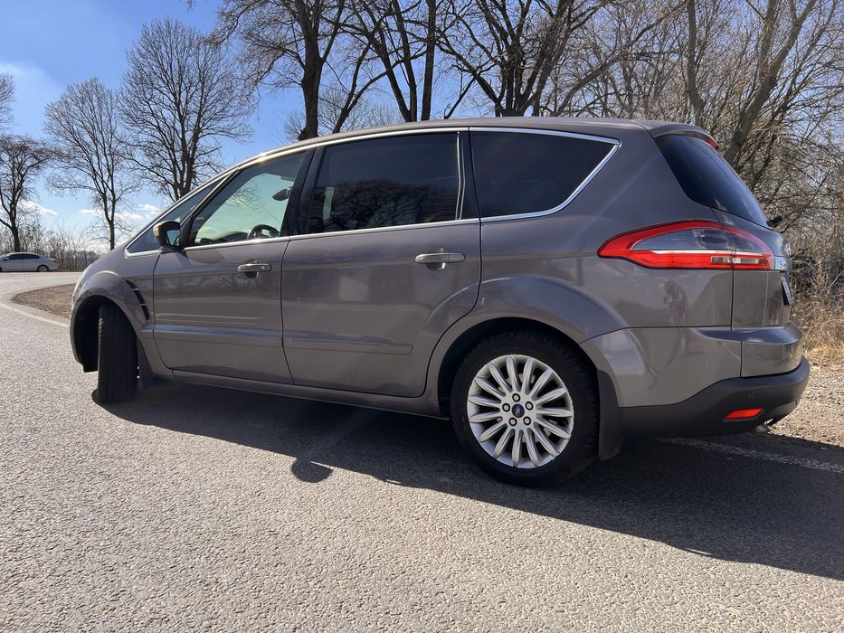 Продаж автомобіля Ford S-Max 2011