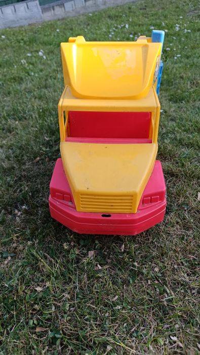 Samochód zabawkowy ciężarówka