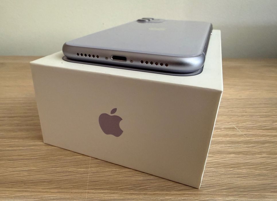 Apple iPhone 11 (64GB) - Purple